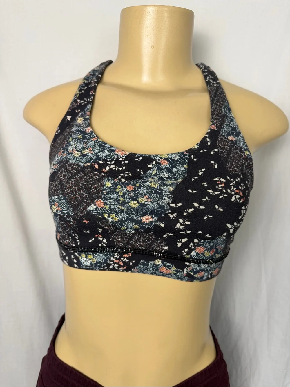 Lululemon Invigorate Bra Assemblage Alpine White Multi print size 4